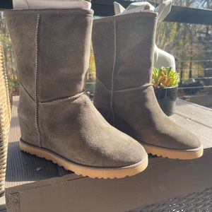 UGG FEMME SHORT BOOTS